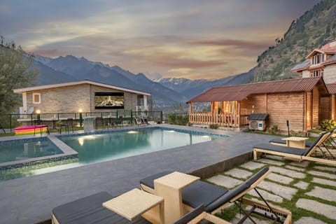 Swimming pool