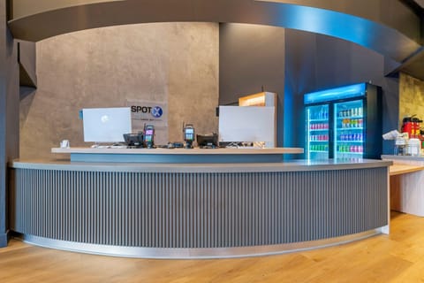 SPOT X Hotel Tampa - Wesley Chapel by The Red Collection  Hotel in Wesley Chapel