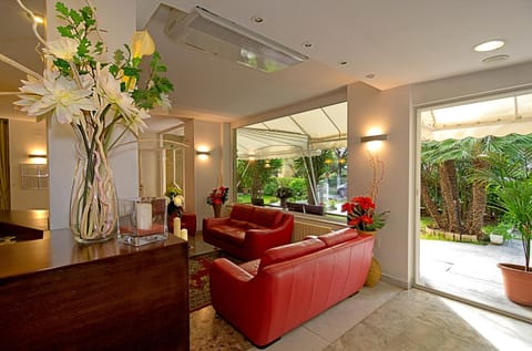 Shared lounge/TV area