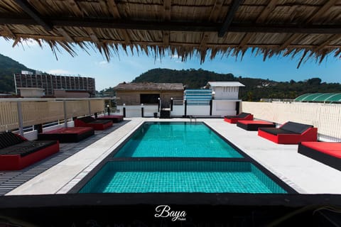 Swimming pool [outdoor]