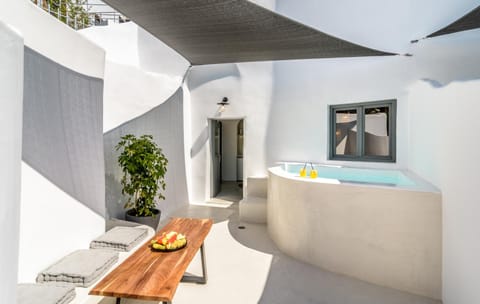 Anila Suites Hotel in Thera