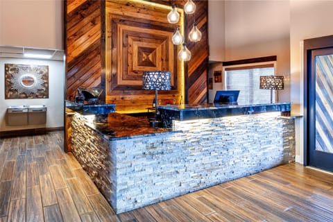 Aiden by Best Western Warm Springs Hotel and Event Center Hotel in Warm Springs