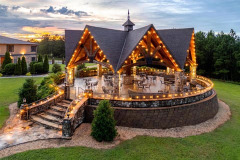 Aiden by Best Western Warm Springs Hotel and Event Center Hotel in Warm Springs