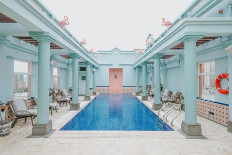 Swimming pool [outdoor]