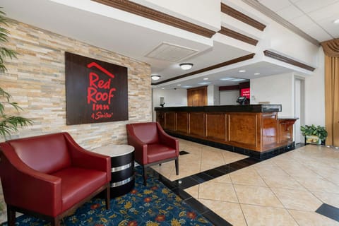 Red Roof Inn & Suites Macon Hotel in Macon