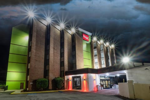 Red Roof Inn & Suites Macon Hotel in Macon