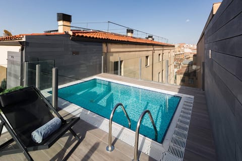 Swimming pool [outdoor]