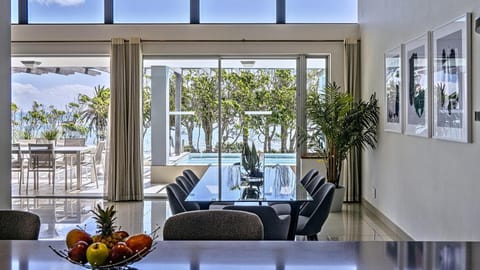 Blue Views Penthouse Beachfront Apartment with Pool Apartment hotel in Camps Bay