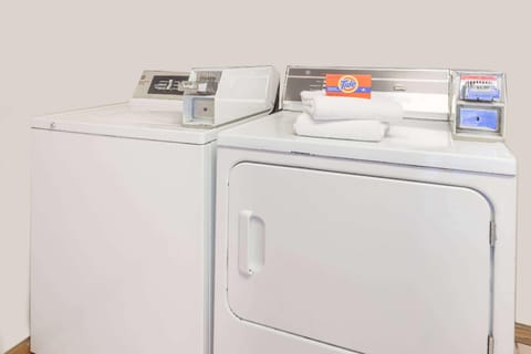 Howard Johnson by Wyndham Manteno Hotel in Indiana