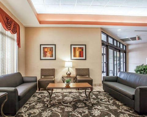 Quality Suites Milwaukee Airport Hotel in Milwaukee