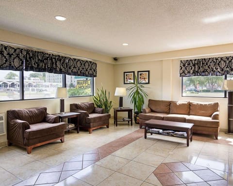 Quality Inn Chesapeake - Greenbrier Hotel in Chesapeake