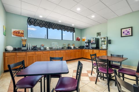 Quality Inn Chesapeake - Greenbrier Hotel in Chesapeake