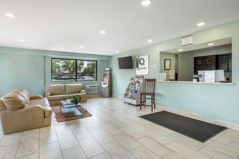 Quality Inn Chesapeake - Greenbrier Hotel in Chesapeake