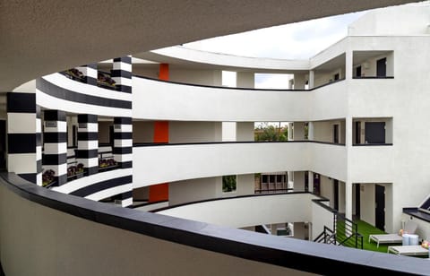 The Carlyle Inn Hotel in Beverly Hills