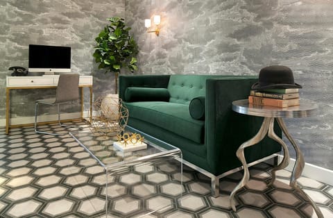 The Carlyle Inn Hotel in Beverly Hills