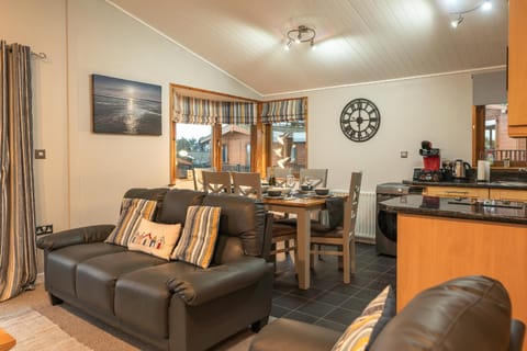 31 Ocean Terrace with Hot Tub Available to Hire Lodge in Ilfracombe