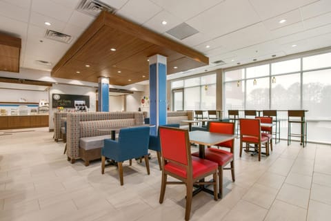 Holiday Inn Express & Suites - Carrollton West By IHG Hotel in Carrollton
