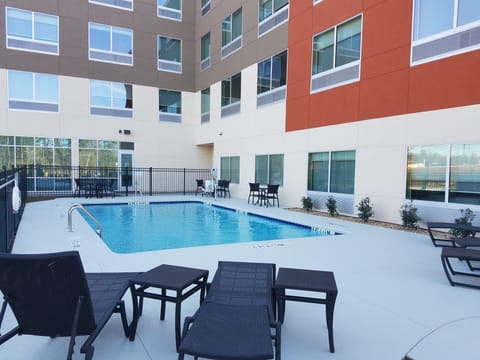 Holiday Inn Express & Suites - Carrollton West By IHG Hotel in Carrollton