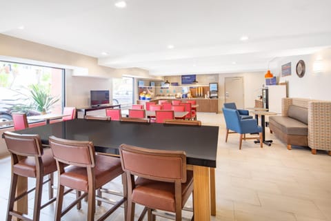 Holiday Inn Express Hotel & Suites San Diego Airport - Old Town By IHG Hotel in Point Loma