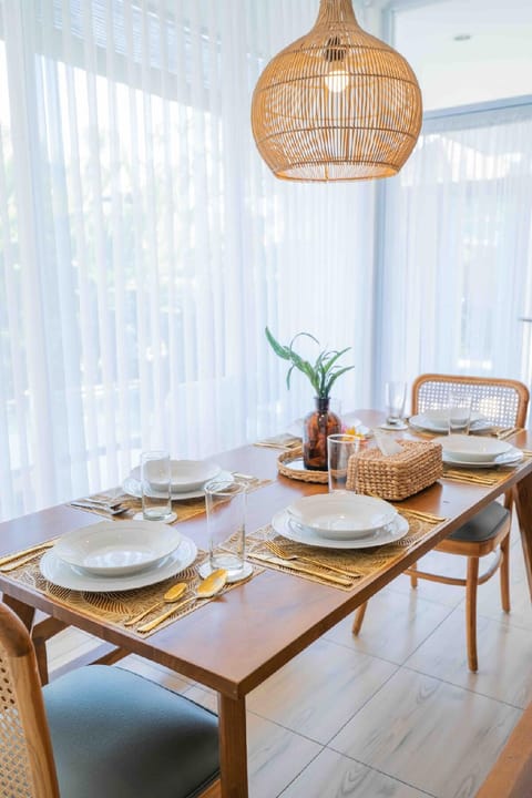 Villa Leya & Leon Canggu - Private 3BR Villa with Pool Resort in North Kuta