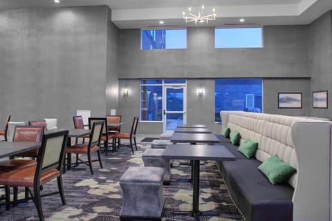 Homewood Suites by Hilton Lansing Eastwood Hotel in Lansing