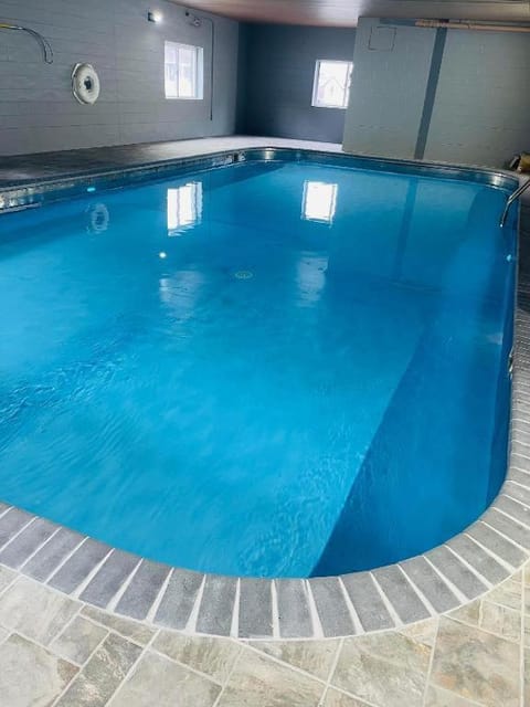 Luxor Inn & Suites, a Travelodge by Wyndham Hotel in Elkins