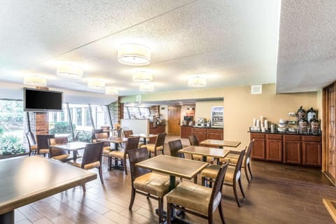 Comfort Inn Lansing West Hotel in Lansing