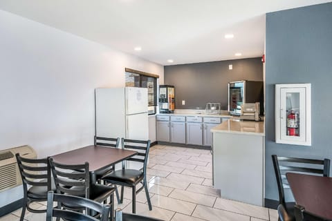 Americas Best Value Inn East Peoria Hotel in East Peoria