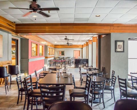 Quality Inn & Suites Pensacola Bayview Hotel in Pensacola