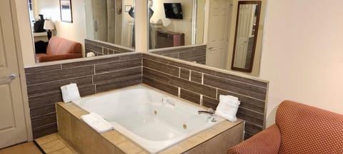 Riviera Inn and Suites 1000 Islands Hotel in Gananoque