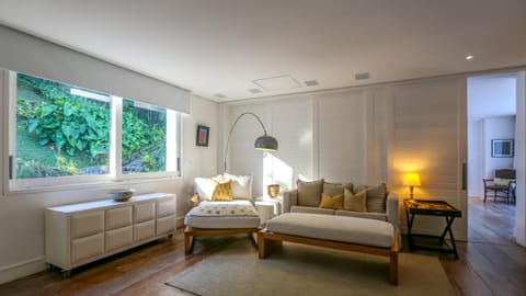 Shared lounge/TV area