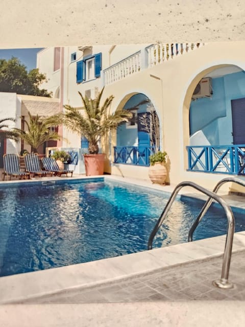 Unique Leta Hotel in Thera