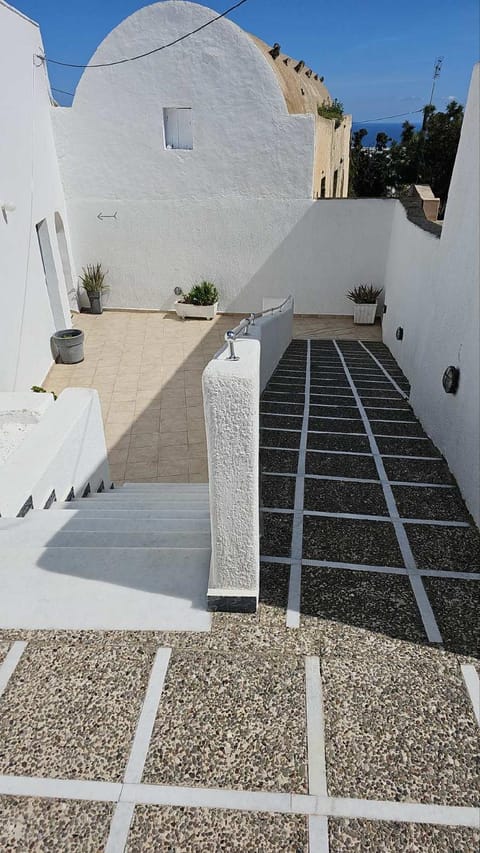 Unique Leta Hotel in Thera