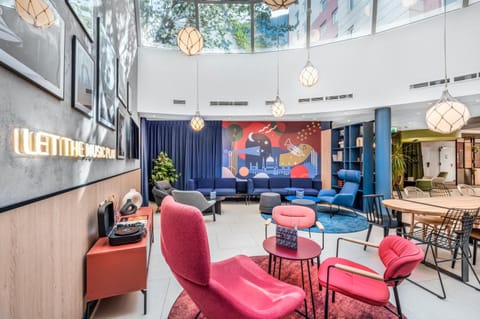 Shared lounge/TV area