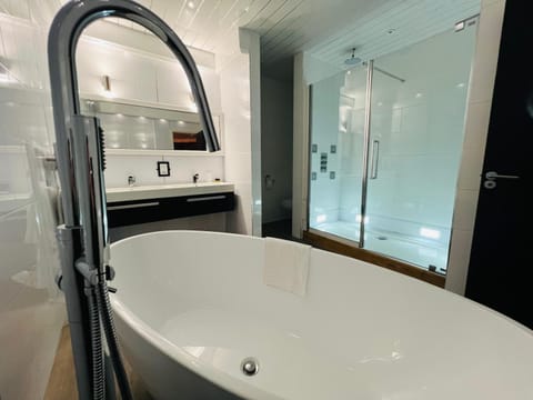 The Popinjay Hotel and Spa Hotel in England