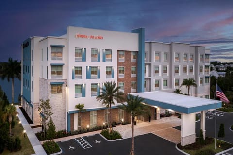 Hampton Inn and Suites by Hilton Naples South Hotel in East Naples