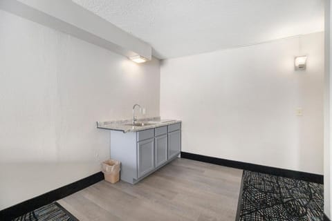 Days Inn & Suites by Wyndham Norton Shores/Muskegon Hotel in Muskegon Heights