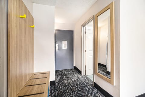 Days Inn & Suites by Wyndham Norton Shores/Muskegon Hotel in Muskegon Heights