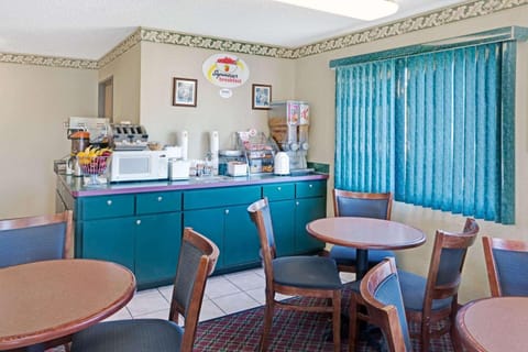 Super 8 by Wyndham Monee Hotel in Indiana