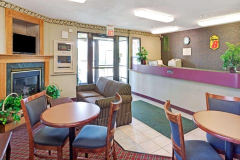 Super 8 by Wyndham Monee Hotel in Indiana