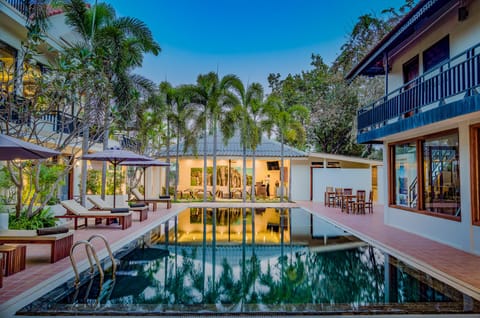 Swimming pool