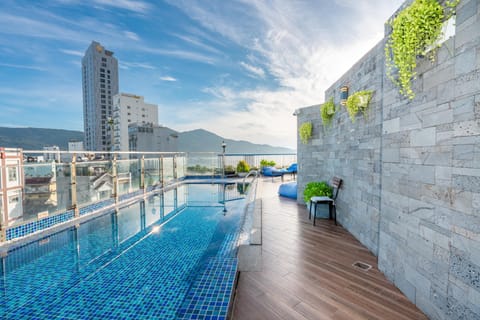 Swimming pool [outdoor]