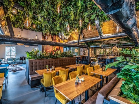 Lodge in Schaijk with Enclosed Garden Resort in Limburg (province)