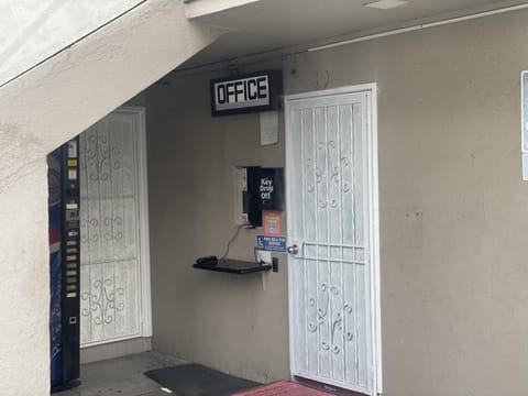 Bob's Motel Hotel in Commerce