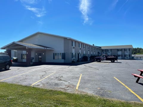 Hotel Iron Mountain Inn & Suites Hotel in Iron Mountain