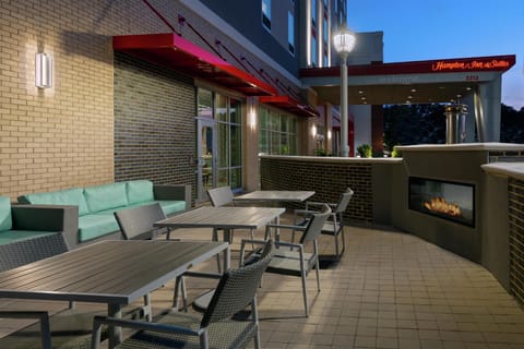 Hampton Inn & Suites Atlanta Buckhead Place Hotel in Buckhead