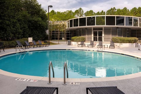 Swimming pool [outdoor]