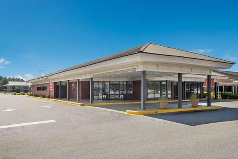 Suburban Studios Vidalia Hotel in South Carolina