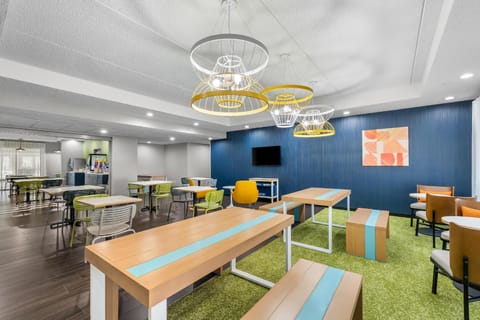 Spark by Hilton Green Bay Hotel in Ashwaubenon