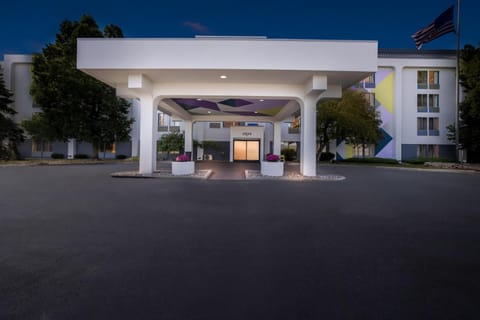 Spark by Hilton Green Bay Hotel in Ashwaubenon